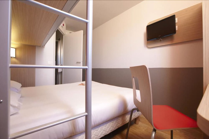 Room 6 of 45