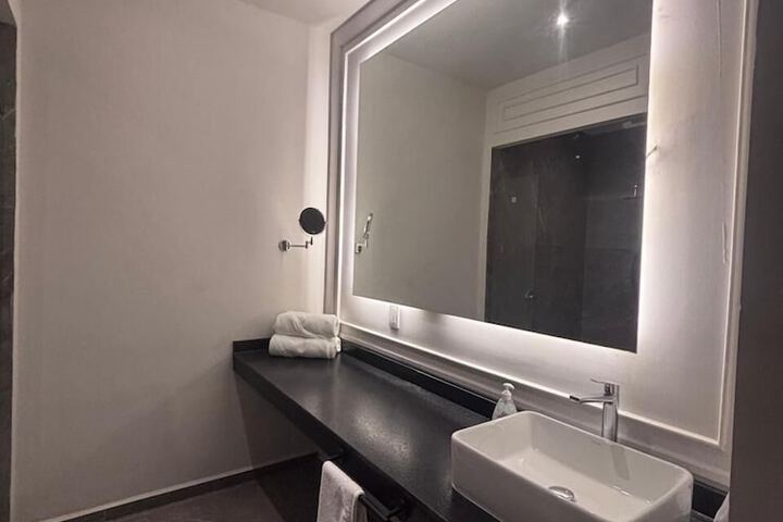 Room 12 of 18