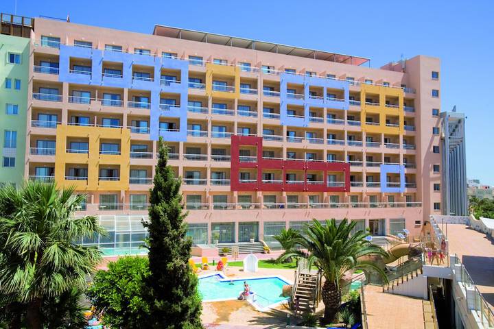 Hotel Pool