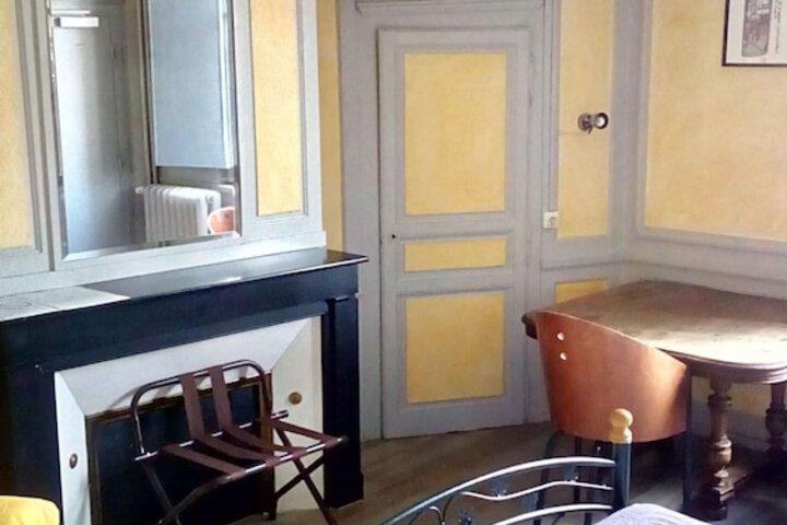Room 2 of 36