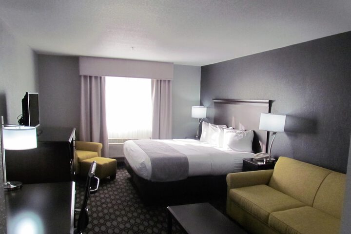 Basic King Bed (10 of 32)