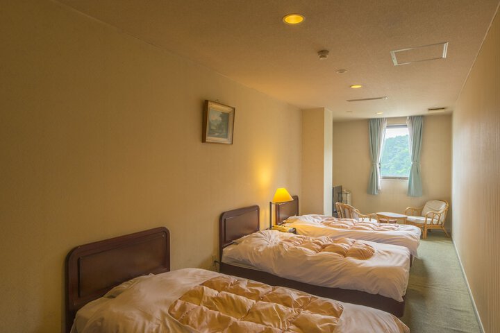 Room 9 of 48