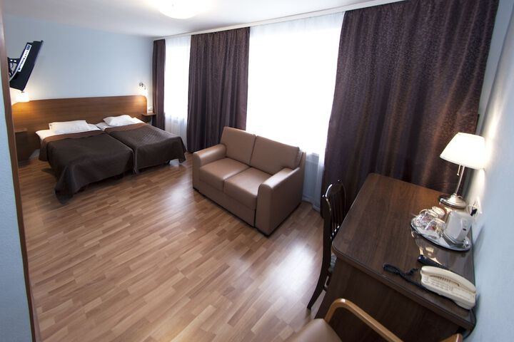 Room 6 of 84