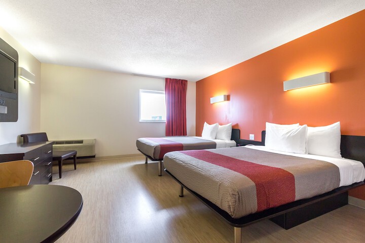 1 Queen Bed (2 of 48)