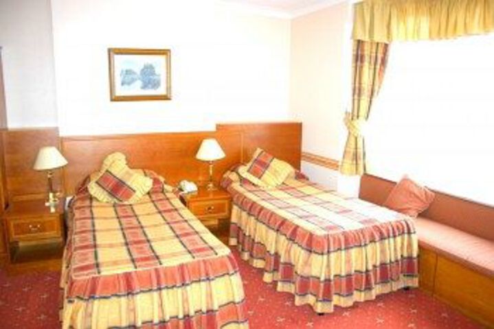 Room 5 of 11