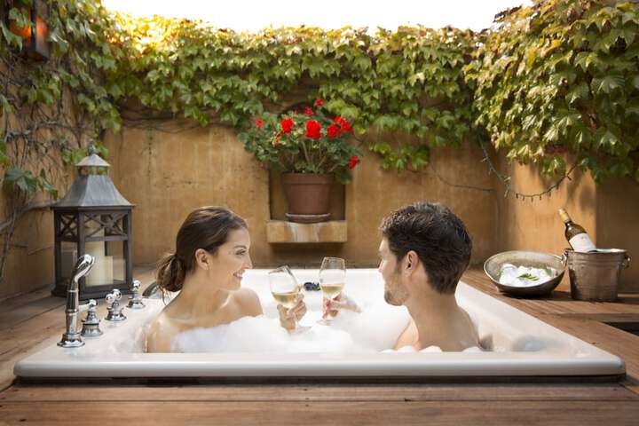 Outdoor spa tub