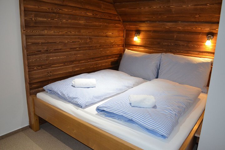 Room 8 of 25