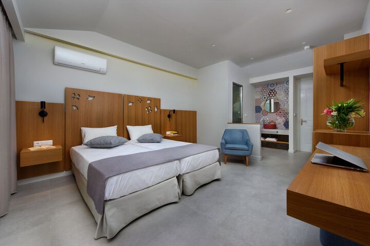 Room 11 of 65