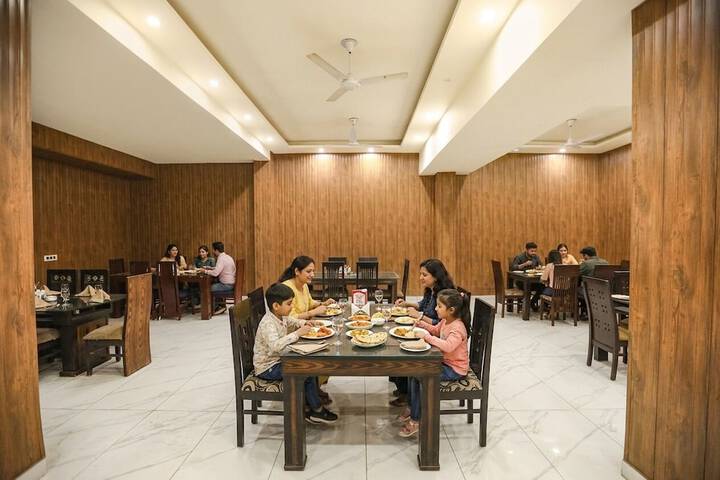 Dining 68 of 77