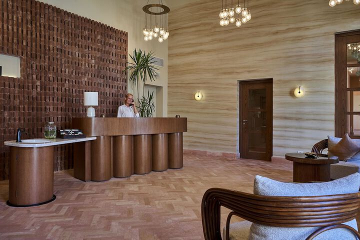 Entrance & Lobby