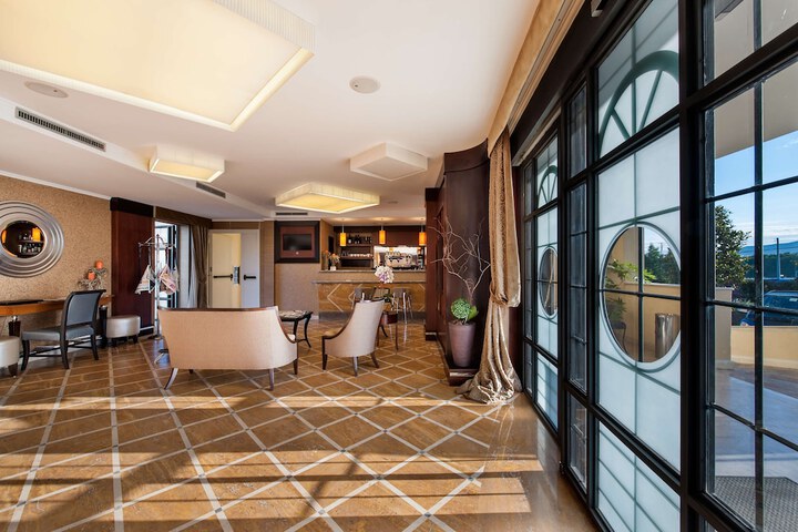 Guest Lobby