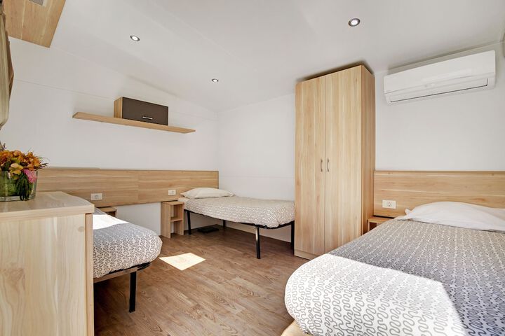 Room 12 of 87