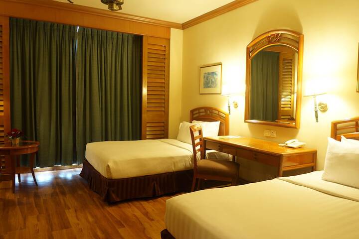 Room 12 of 104