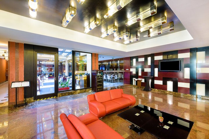 Entrance & Lobby