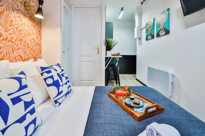 Room 40 of 216