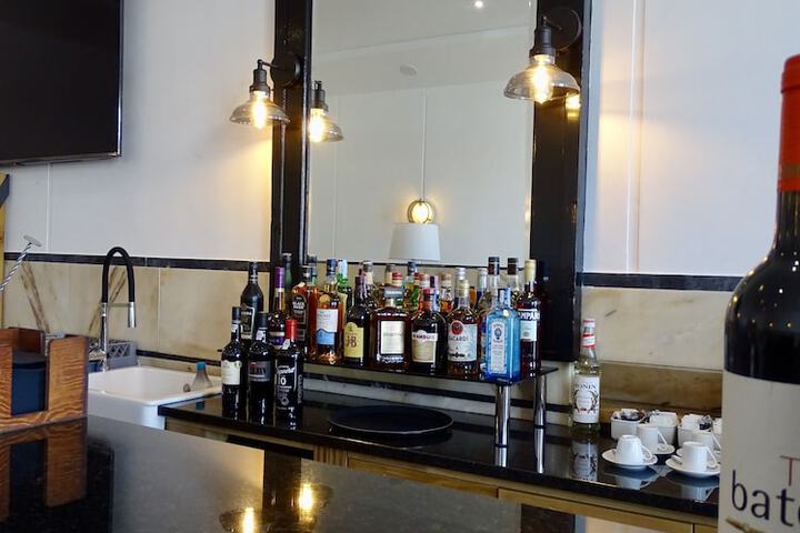 Lounge 58 of 74