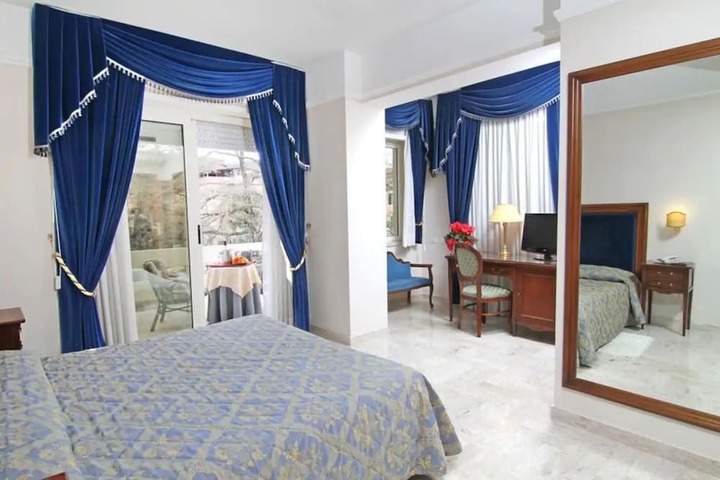 Room 10 of 55