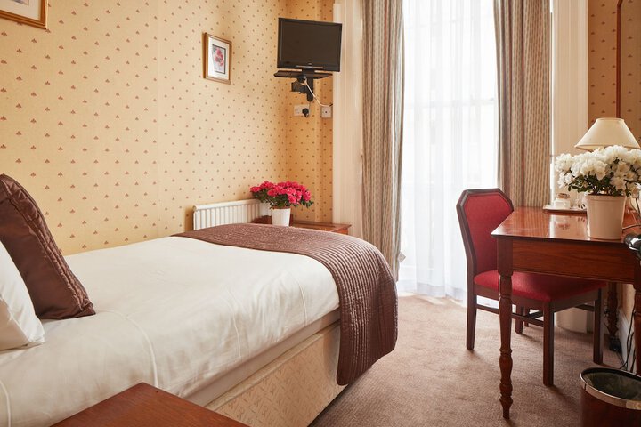 Room 34 of 47