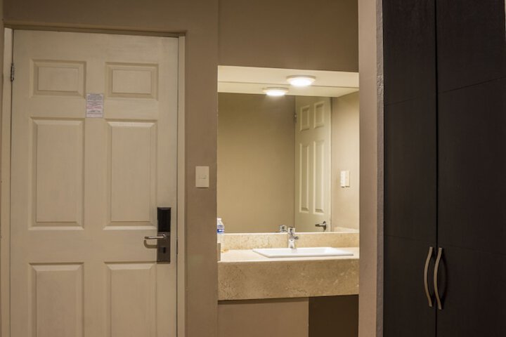 Room 29 of 40