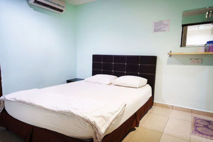 Room 2 of 10