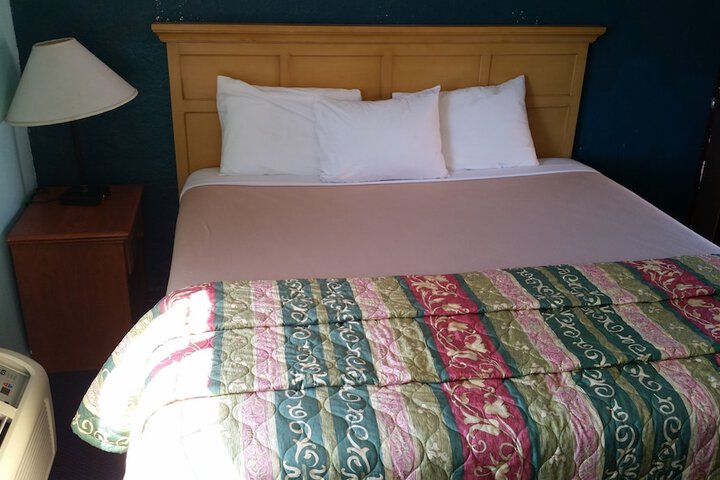 Room 7 of 40