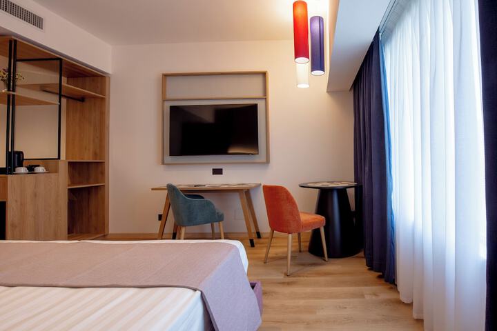Room 45 of 146