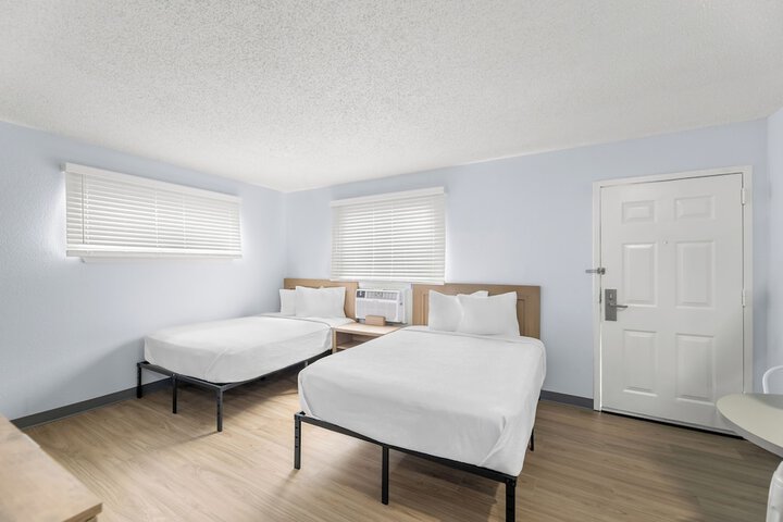Room 2 of 10
