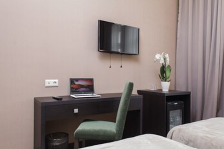 Room 52 of 76