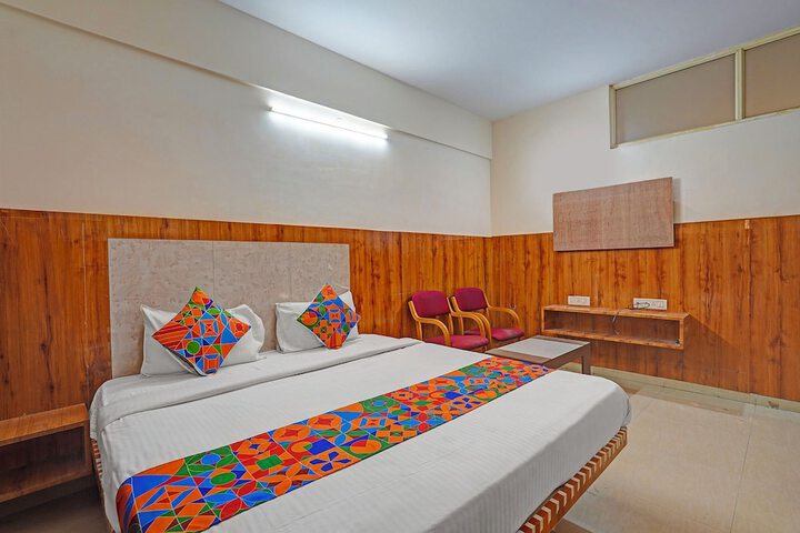 Room 13 of 28