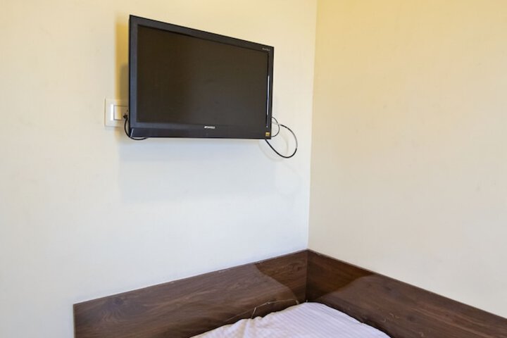 Room 5 of 38