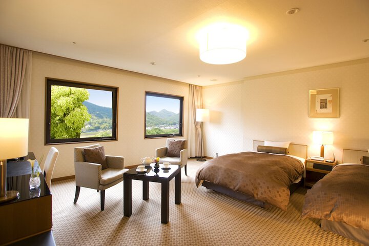 Room 5 of 50