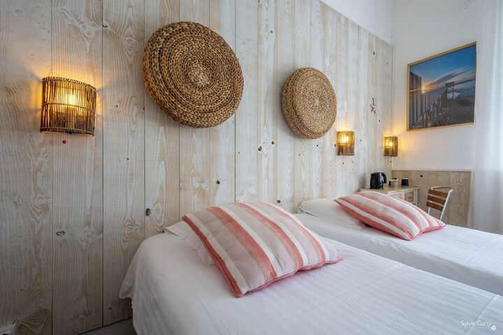 Room 6 of 26