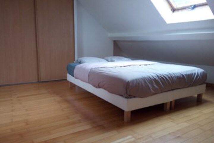 Room 6 of 9