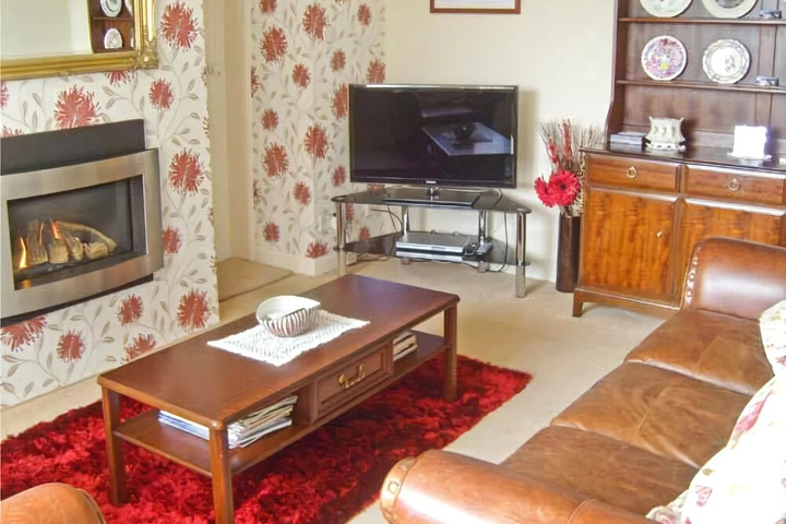 Room 4 of 9