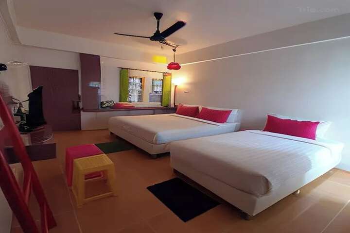 Room 35 of 76