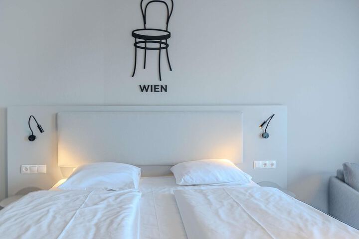 Room 12 of 60