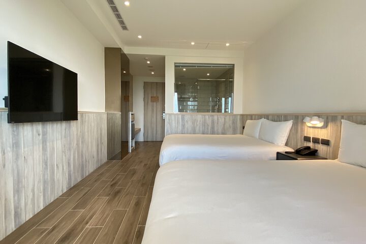 Room 8 of 42