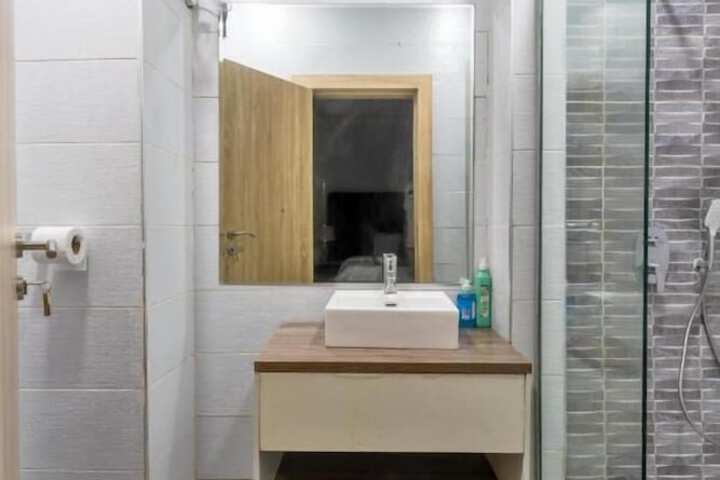 Room 18 of 32