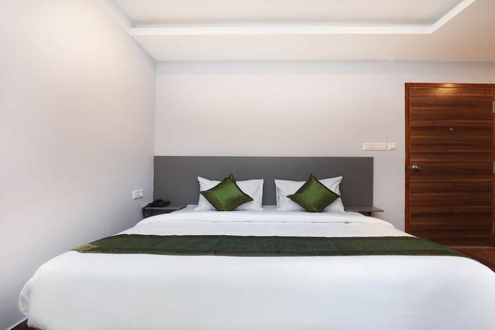 Room 17 of 37