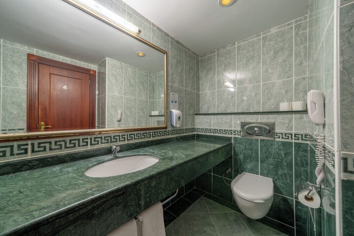 Room 25 of 104