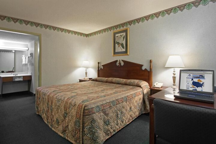1 King Bed (5 of 6)