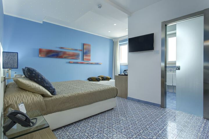 Room 10 of 116