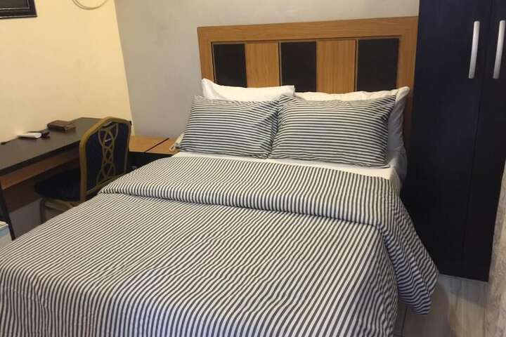 Room 15 of 34