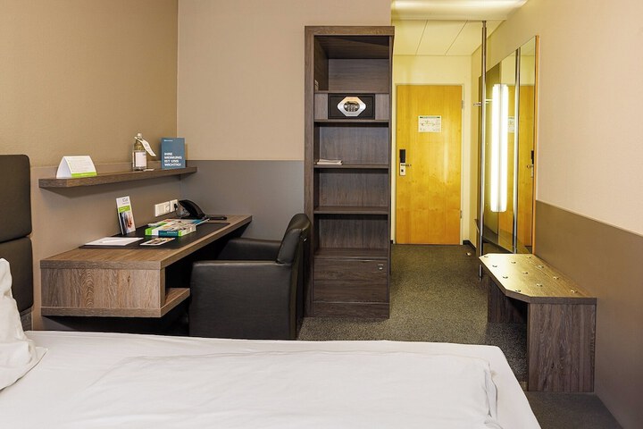 Room 7 of 87