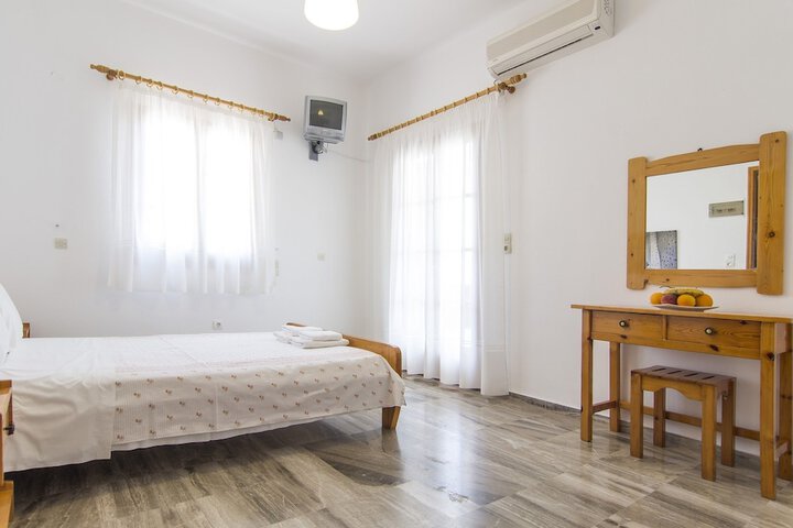 Room 4 of 53
