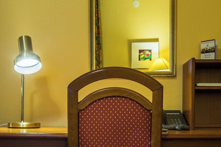 Room 32 of 61