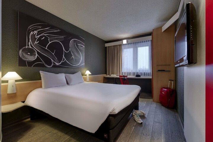 Room 6 of 55