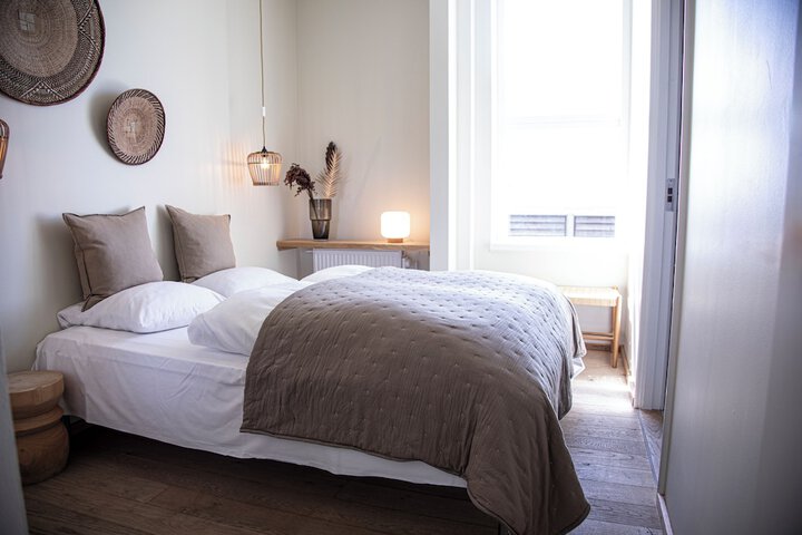 Room 10 of 43
