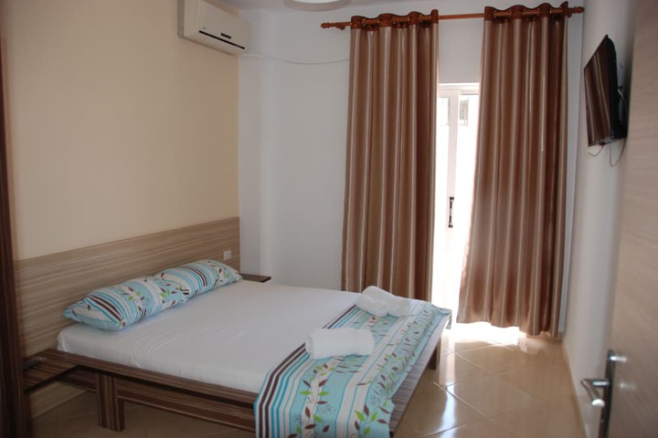 Room 8 of 152