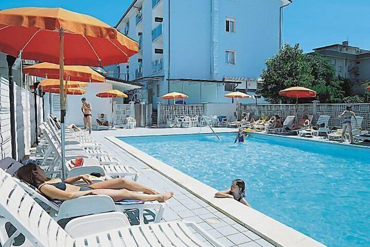 Pool 44 of 94
